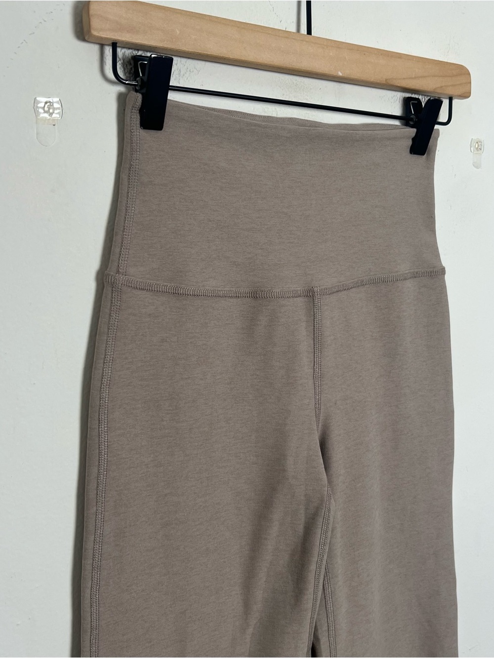 BEYOND YOGA- Spacedye Retro Cropped Flare Pant Birch Heather Size S - Picture 3 of 6